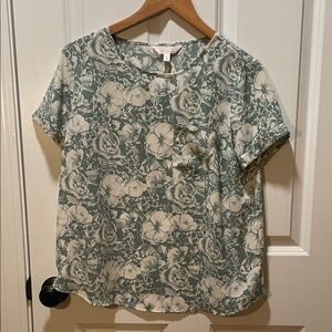LC Lauren Conrad Green and White Floral Short Sleeve Top